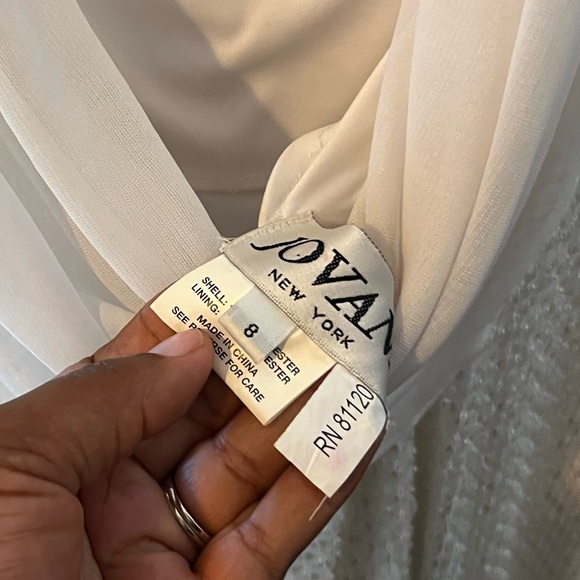 Evening gown. White with beaded design. - Picture 3 of 3